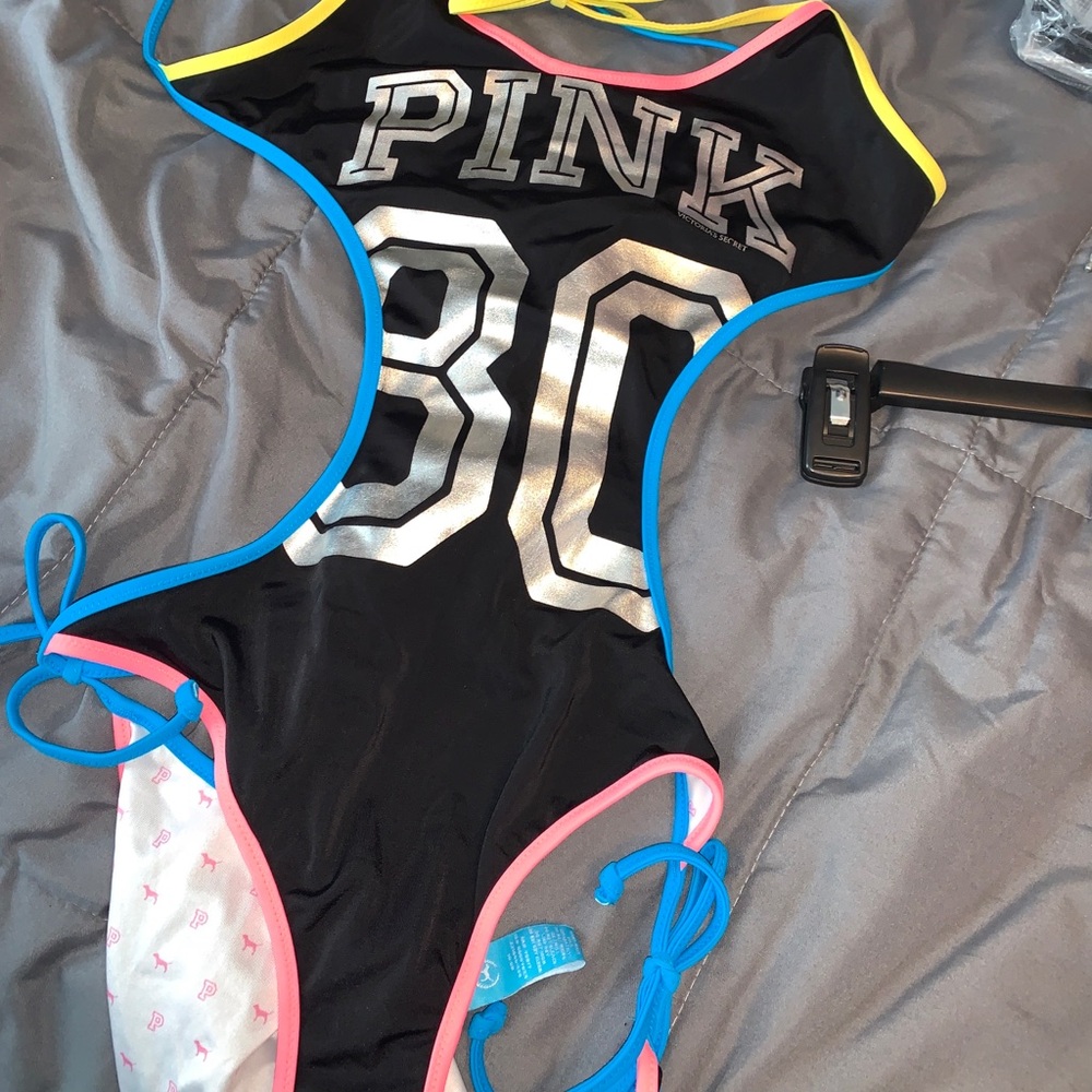 Vs one piece swimsuit - Picture 3 of 4